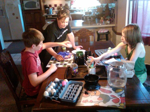 Easter-coloring eggs